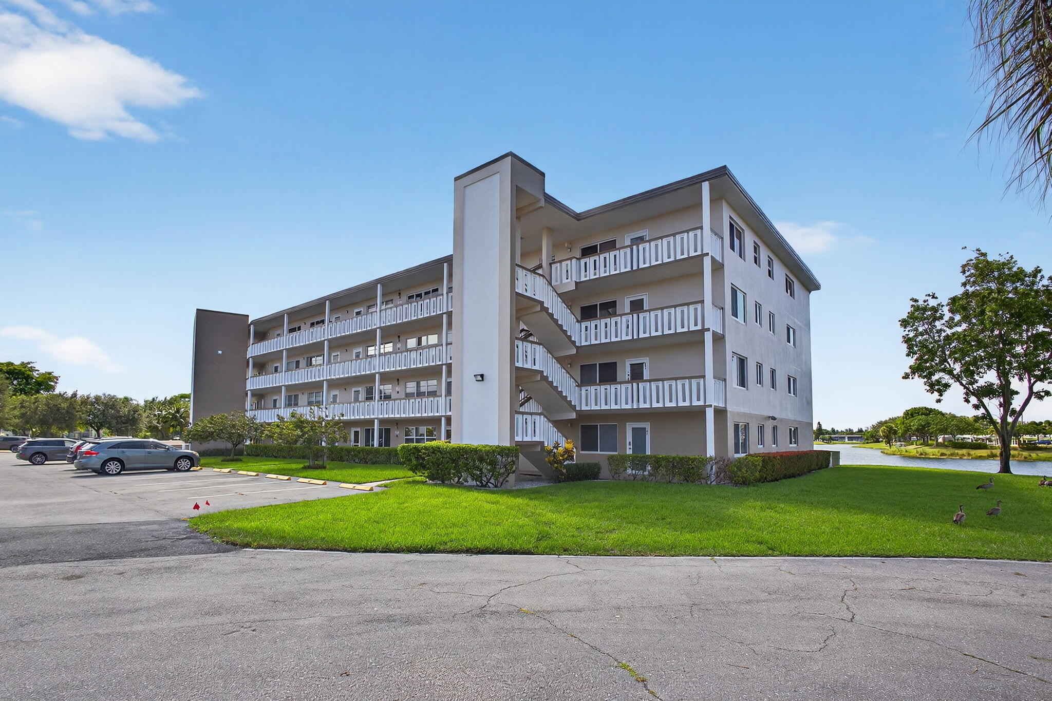 CENTURY VILLAGE DOVER CON - Residential