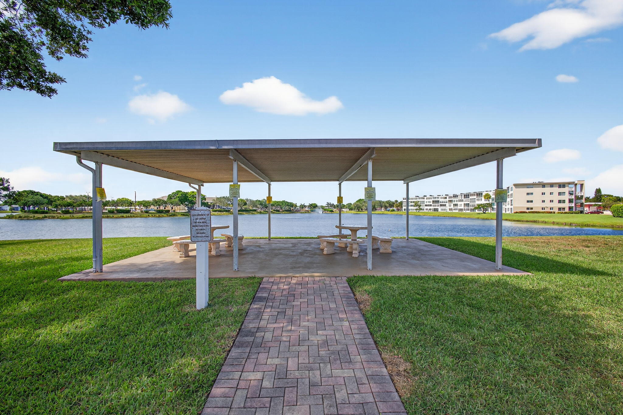 CENTURY VILLAGE DOVER CON - Residential