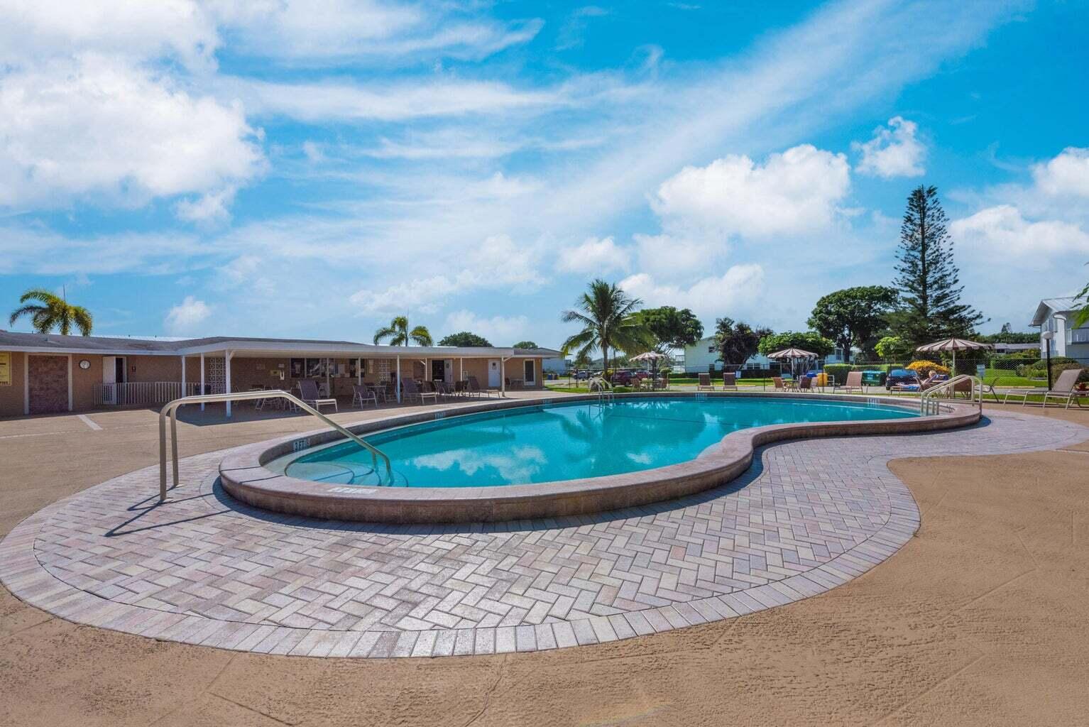 CENTURY VILLAGE DOVER CON - Residential