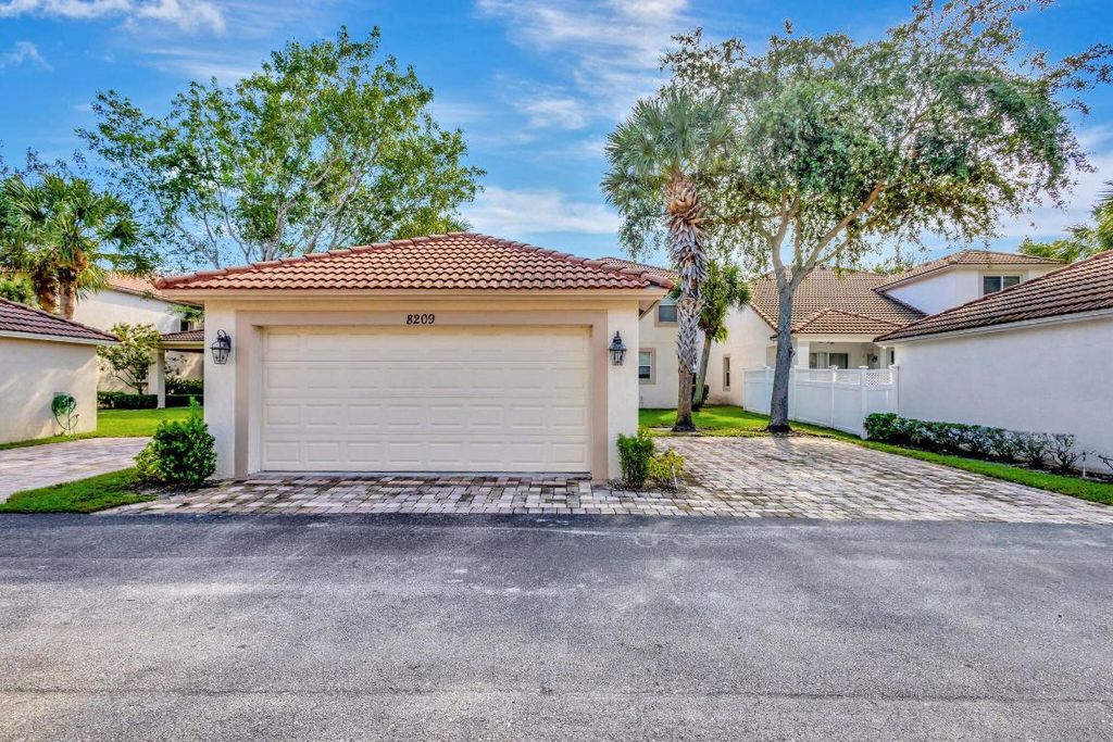 Photo of 8209 Calterra Drive, Palm Beach Gardens, FL 33418 (MLS # R11022972)