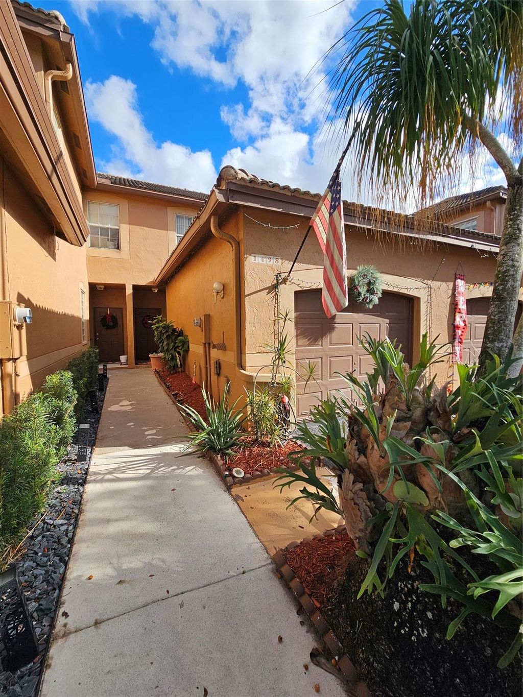 Photo of 1498 Barcelona Way #3-21, Fort Lauderdale, FL 33327 (MLS # F10541636)