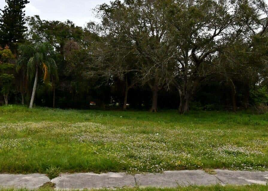 Photo of 702 N 19TH N Street, Fort Pierce, FL 34950 (MLS # B26061486)