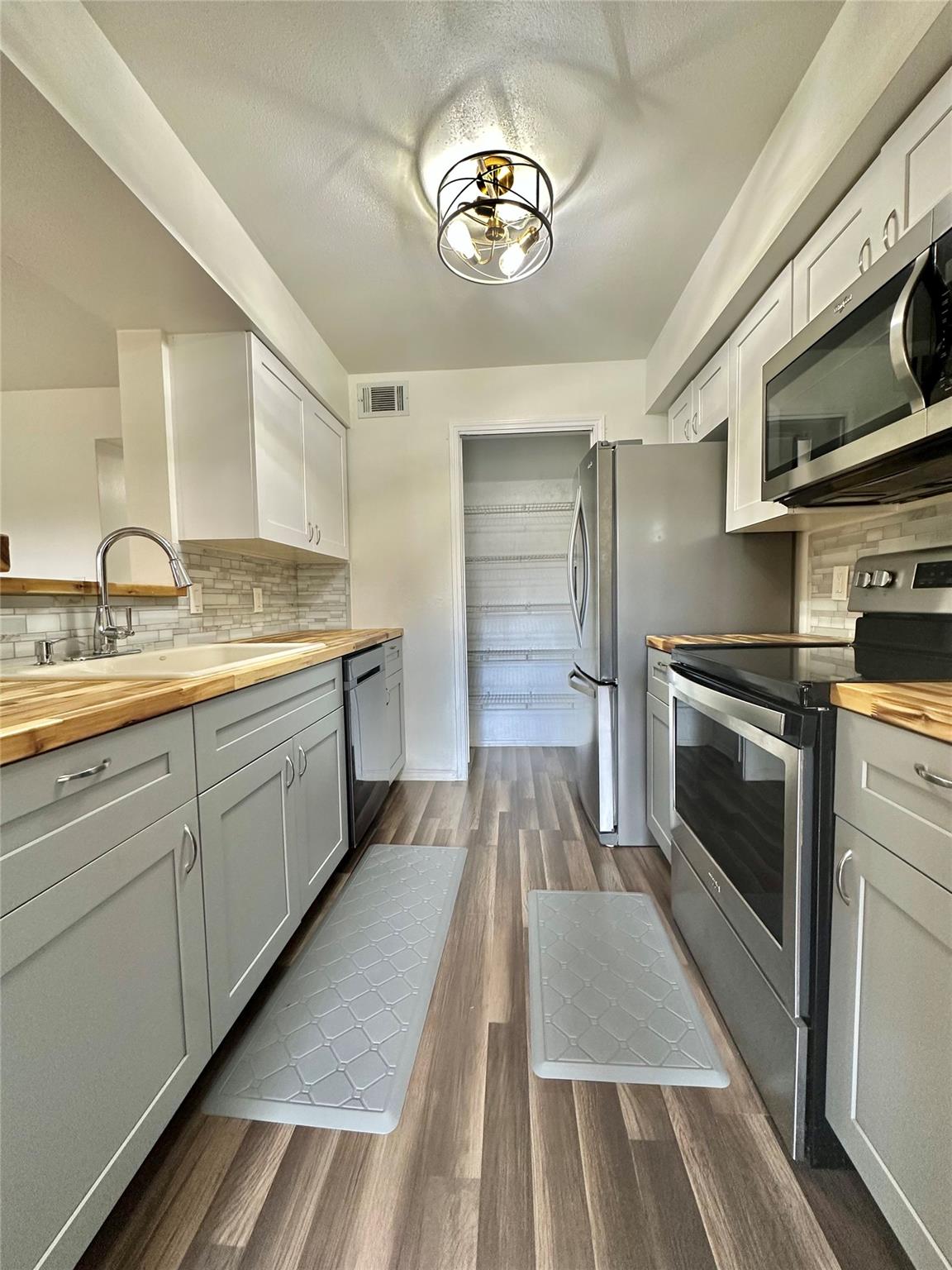 SAILBOAT POINTE CONDO - Residential Lease