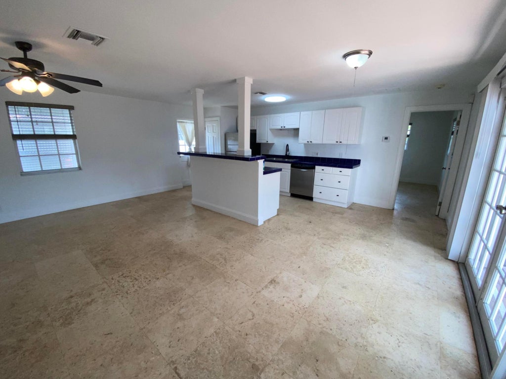 Photo of 210 SE 1st Street, Boynton Beach, FL 33435 (MLS # B26060155)