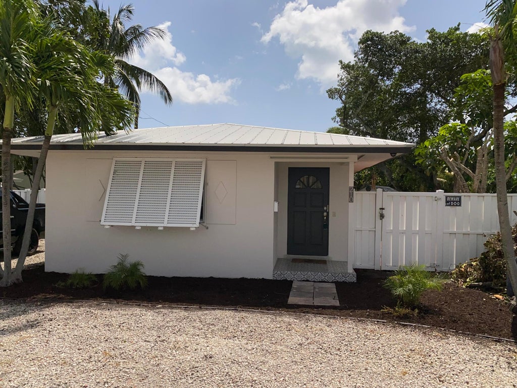 Photo of 210 SE 1st Street, Boynton Beach, FL 33435 (MLS # B26060155)