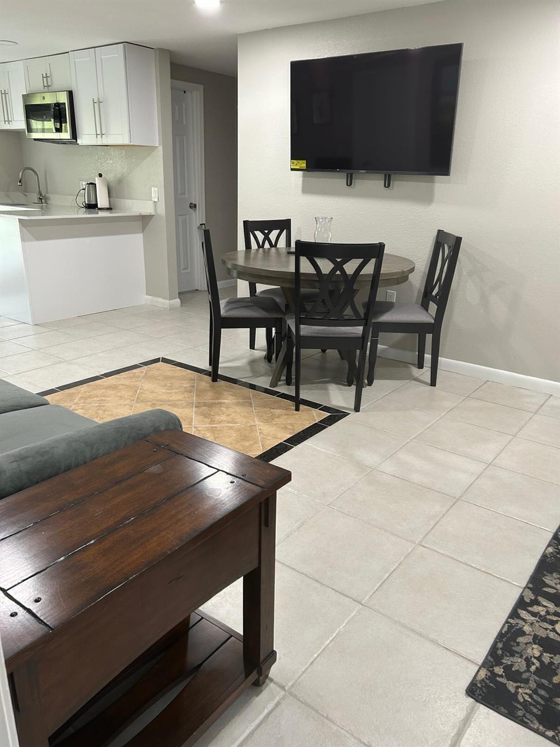 RUSTIC RANCHES - Residential Lease