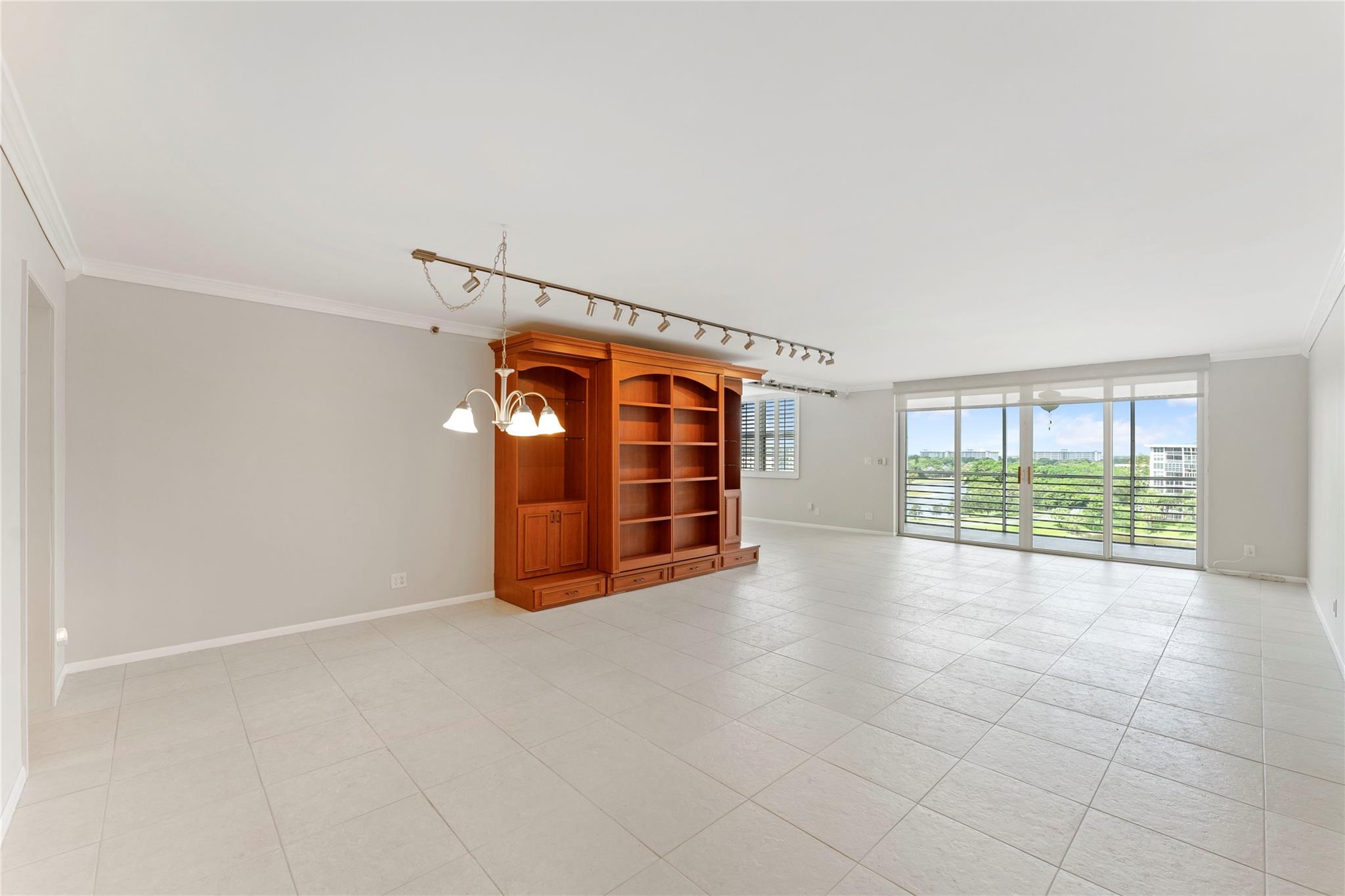 3095 N Course Dr 807