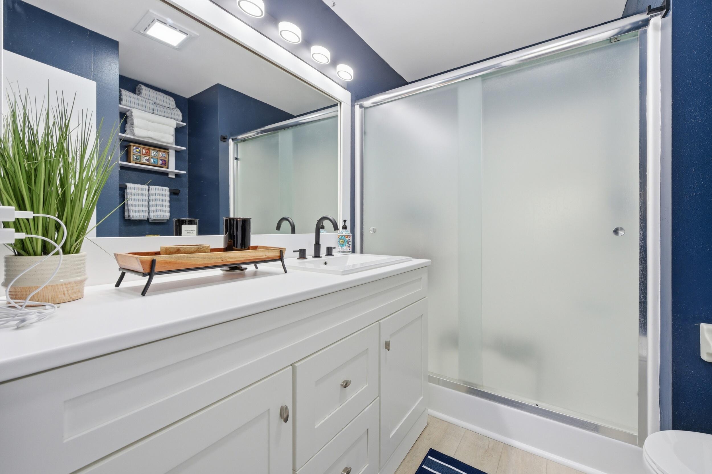 PINECROFT CONDO - Residential