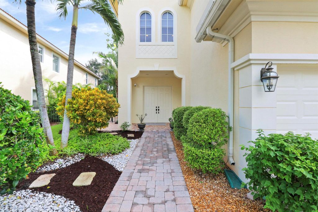 Photo of 12125 Aviles Circle, Palm Beach Gardens, FL 33418 (MLS # R11004694)