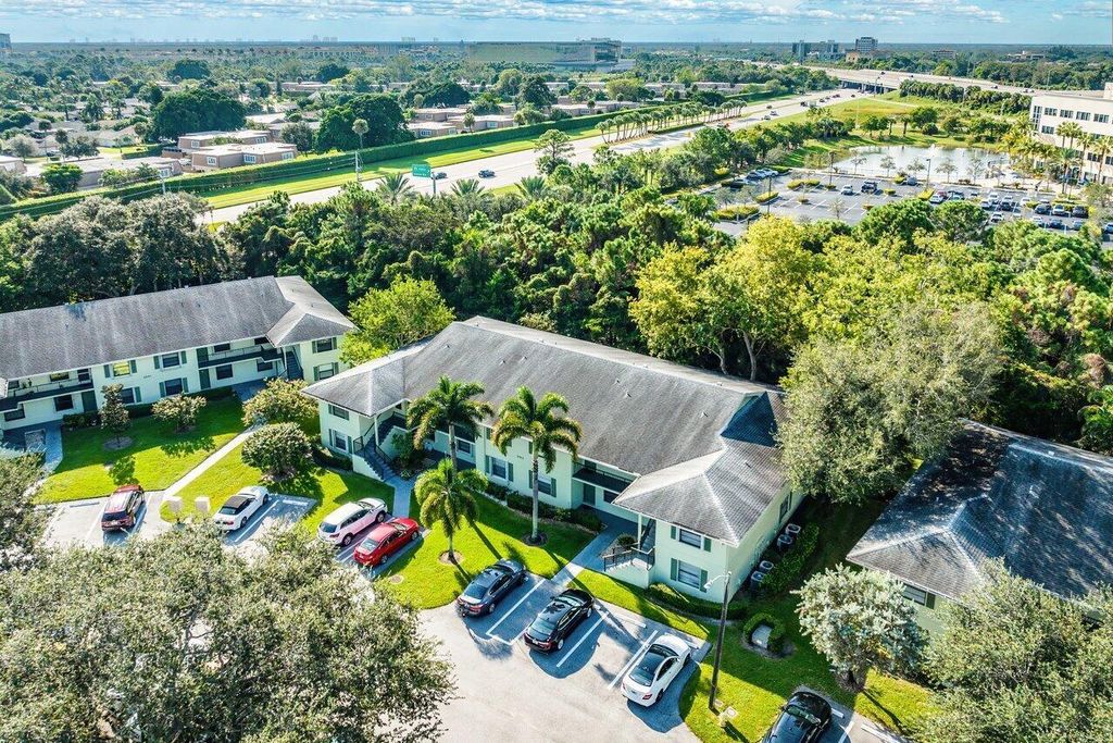 Photo of 2101 Sabal Ridge Court #H, Palm Beach Gardens, FL 33418 (MLS # R10927328)