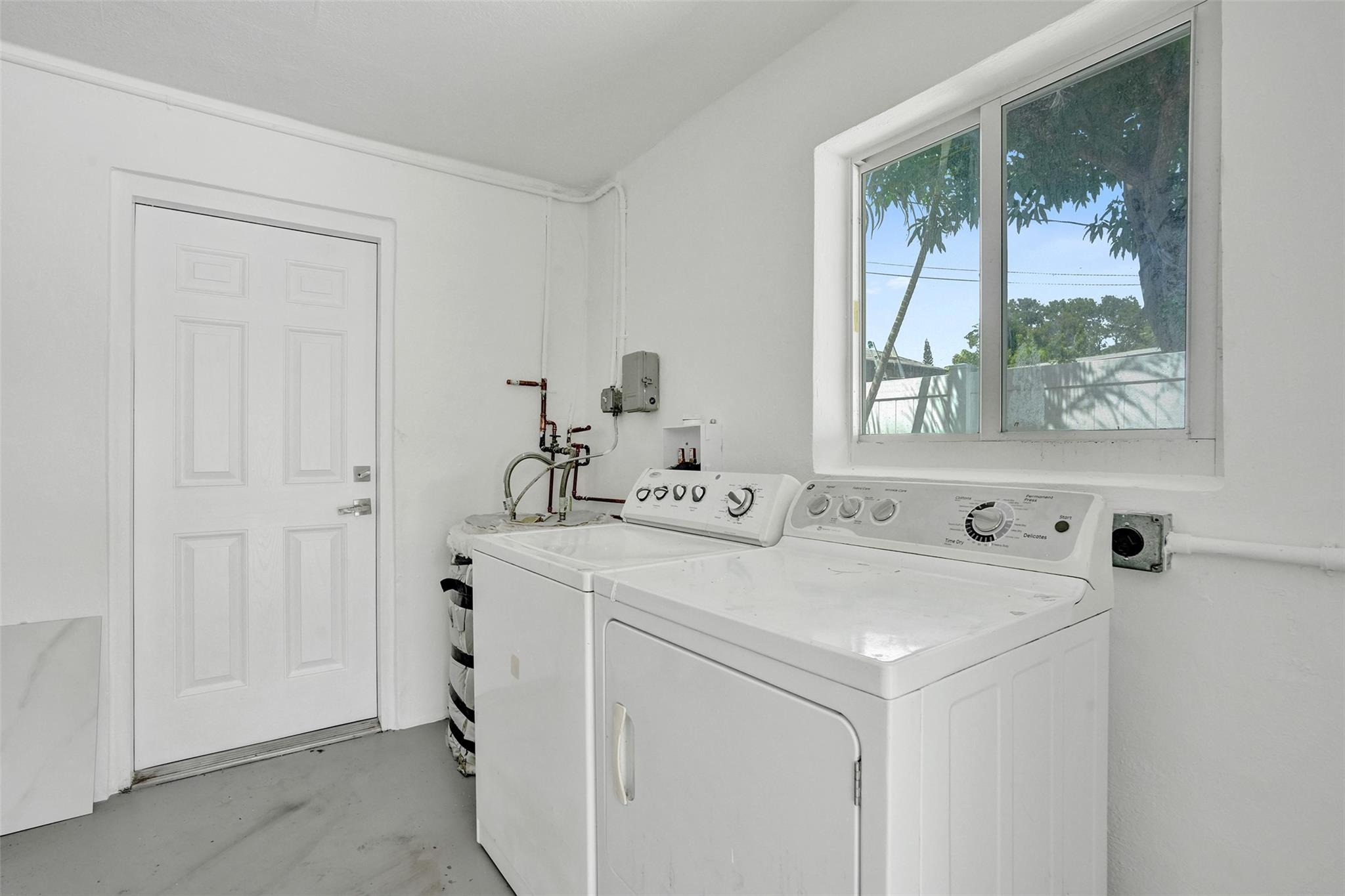 Lloyd Estates 25-47 B - Residential