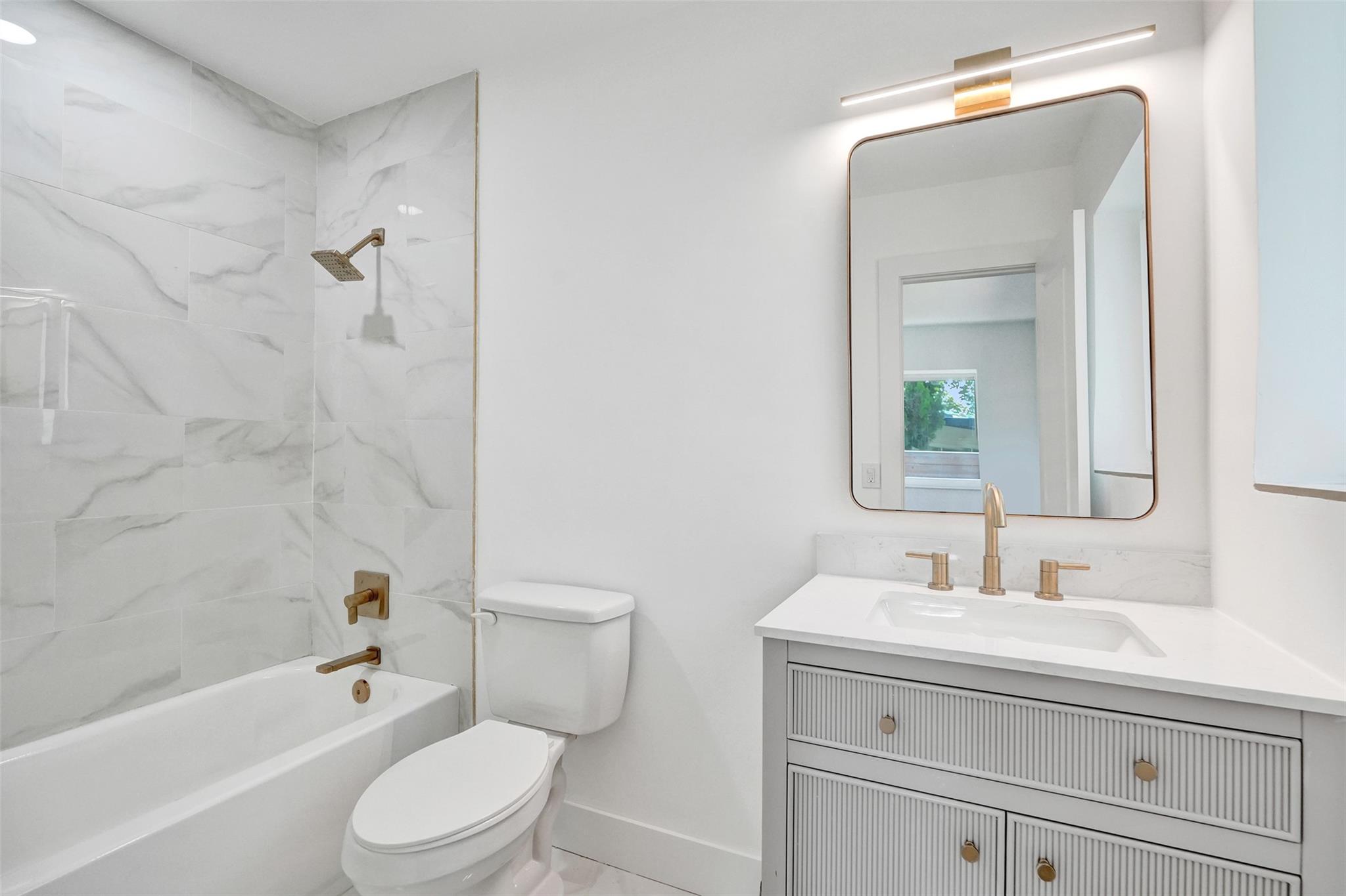 Lloyd Estates 25-47 B - Residential