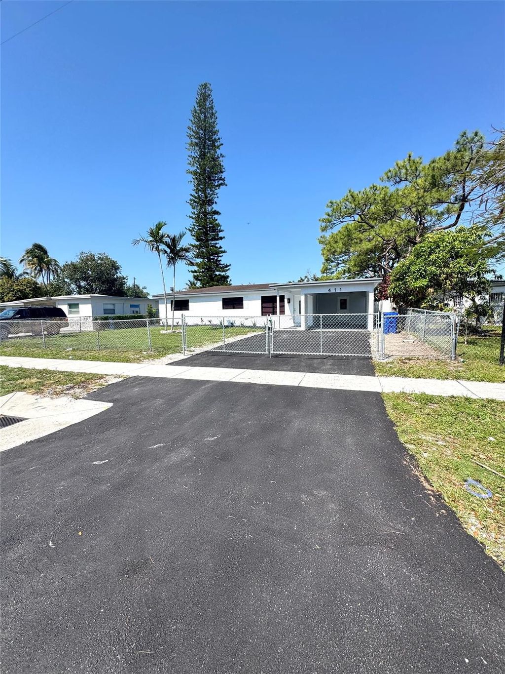Photo of 411 SW 31 Avenue, Fort Lauderdale, FL 33312 (MLS # F10504818)