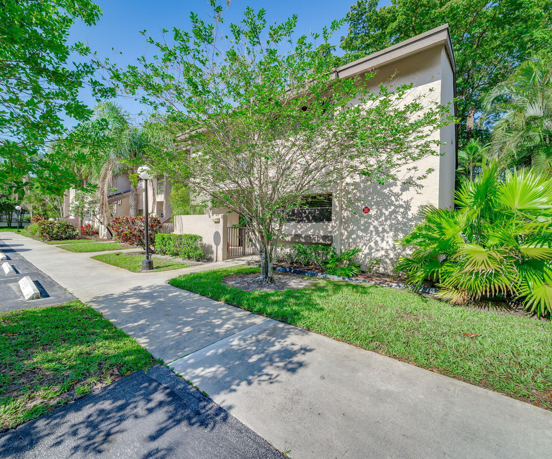 POND APPLE PLACE III - Residential