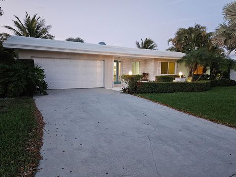 A home in Lake Clarke Shores