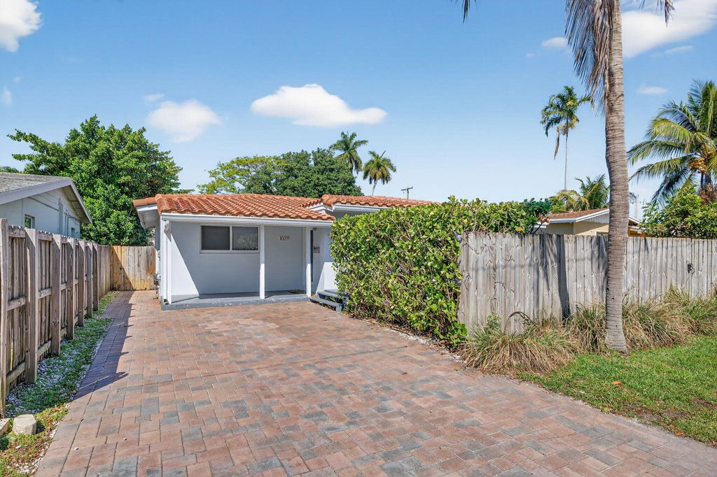 Photo of 1029 NE 9th Avenue, Fort Lauderdale, FL 33304 (MLS # B26006910)