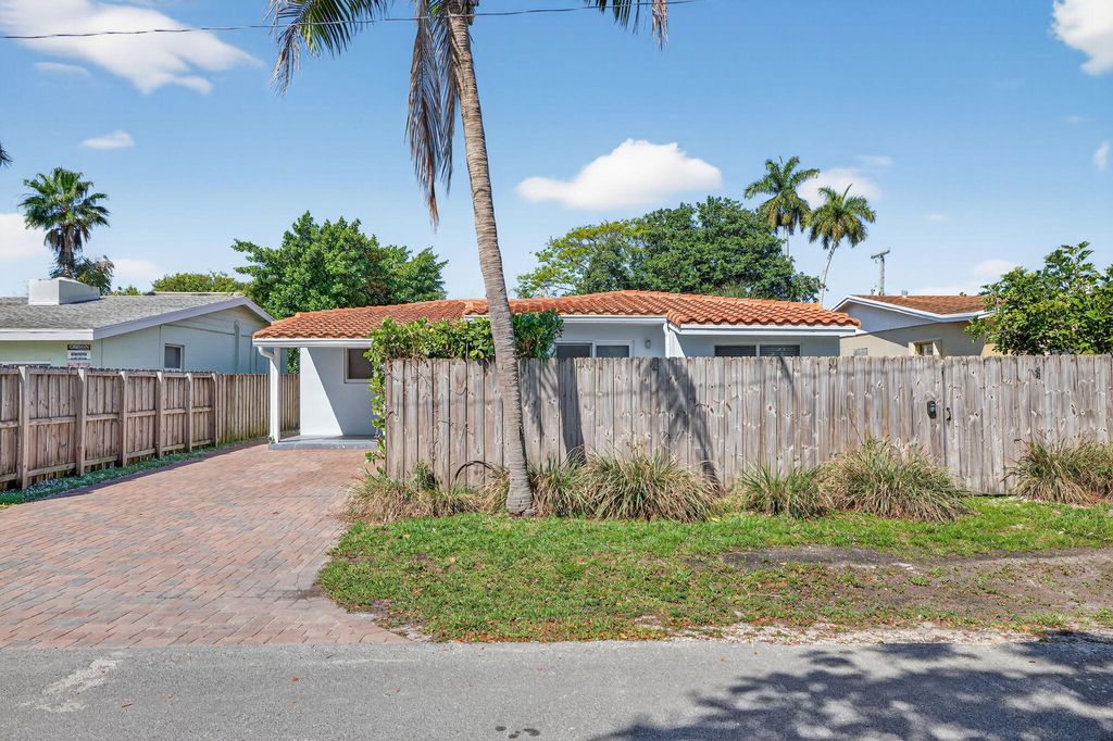 Photo of 1029 NE 9th Avenue, Fort Lauderdale, FL 33304 (MLS # B26006910)