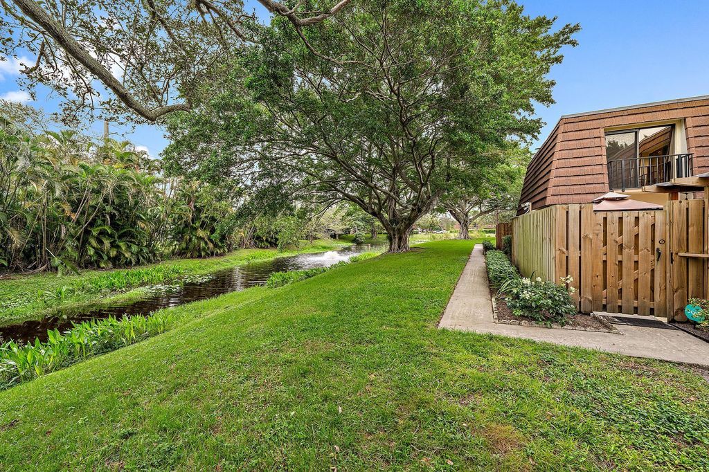 Photo of 2019 20th Lane, Palm Beach Gardens, FL 33418 (MLS # R10942459)