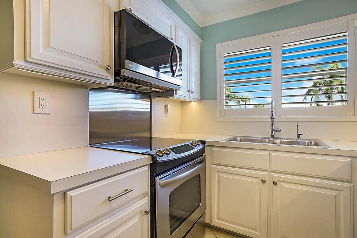 HARBOUR EAST HOUSE CONDO - Residential