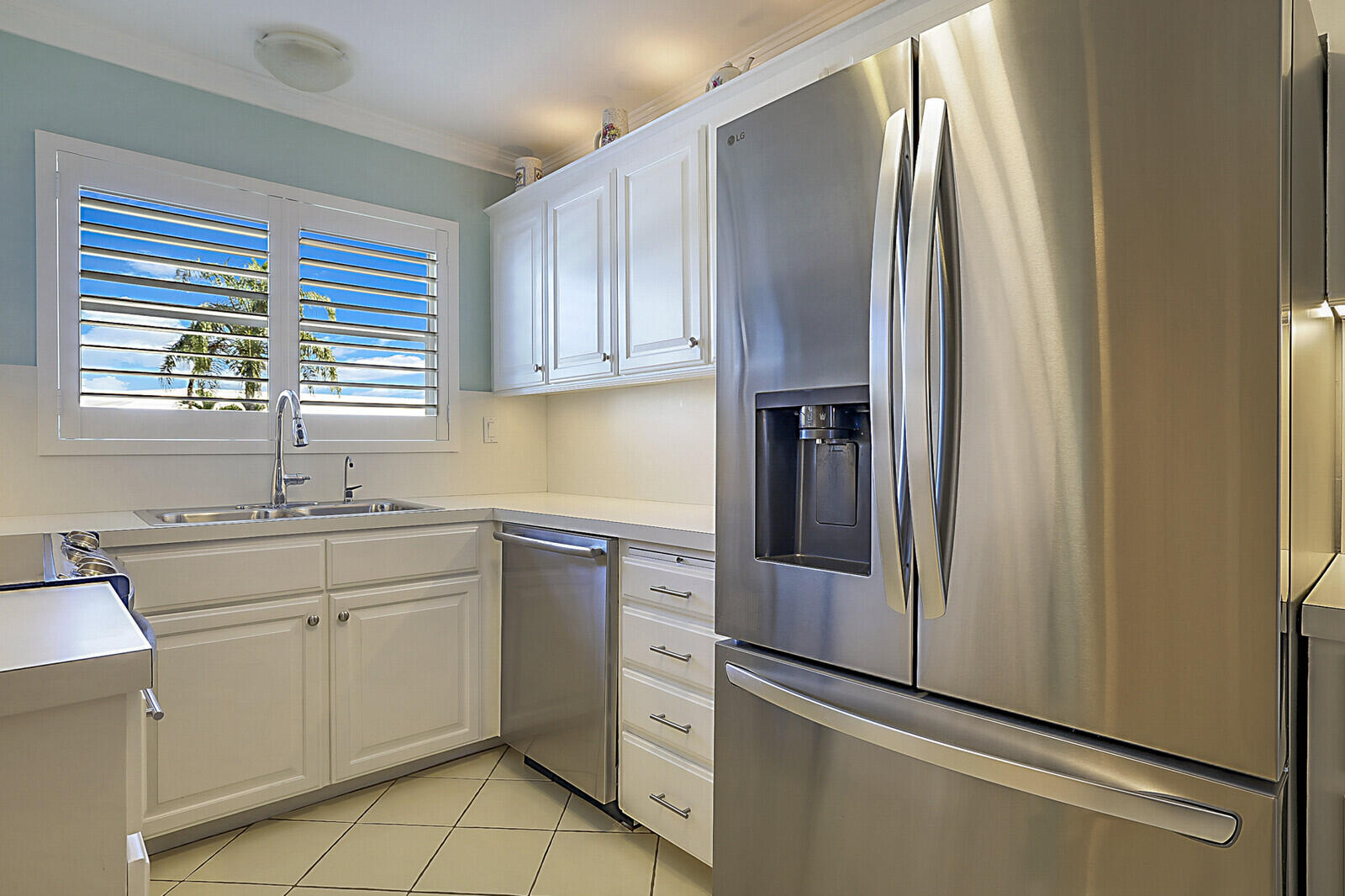 HARBOUR EAST HOUSE CONDO - Residential