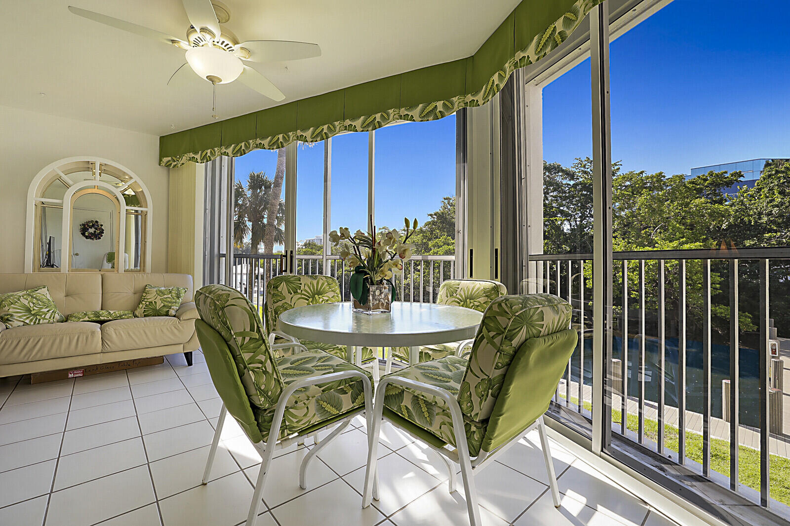 HARBOUR EAST HOUSE CONDO - Residential