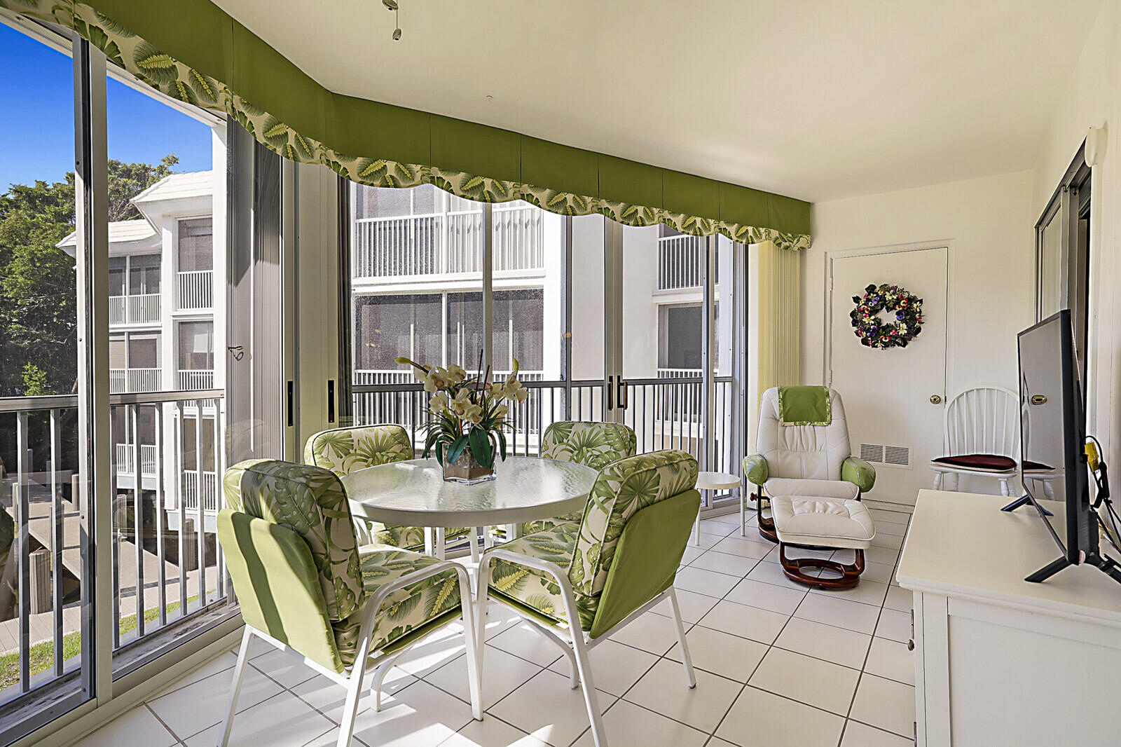 HARBOUR EAST HOUSE CONDO - Residential