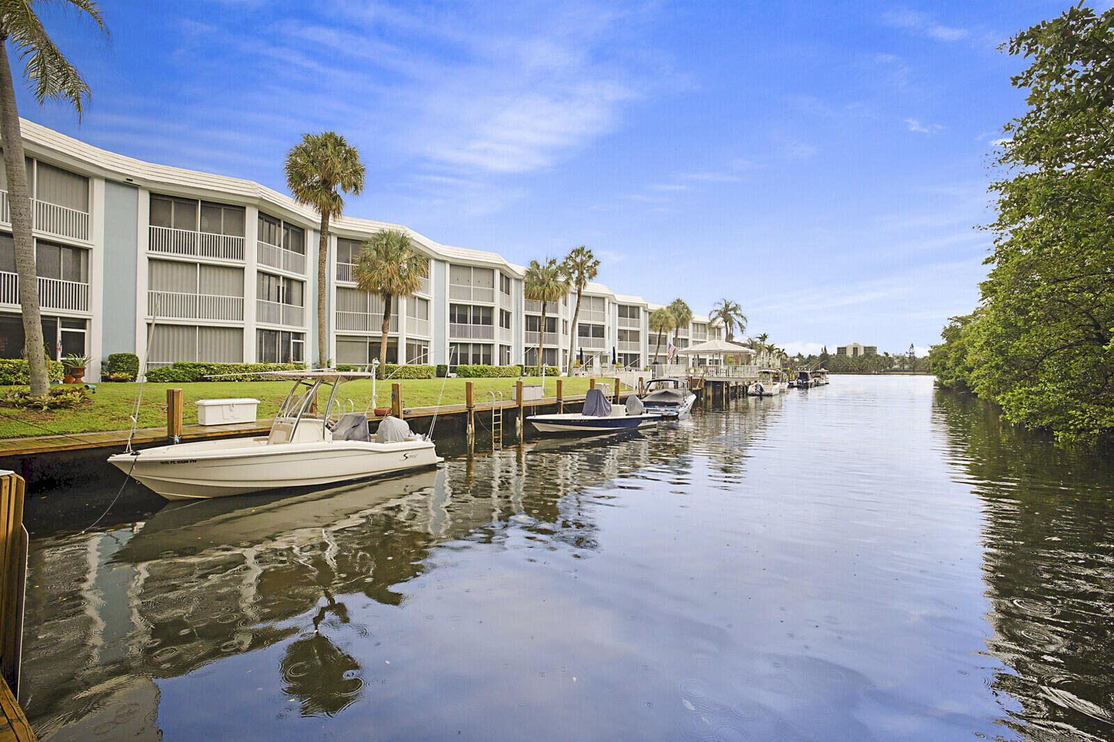 HARBOUR EAST HOUSE CONDO - Residential