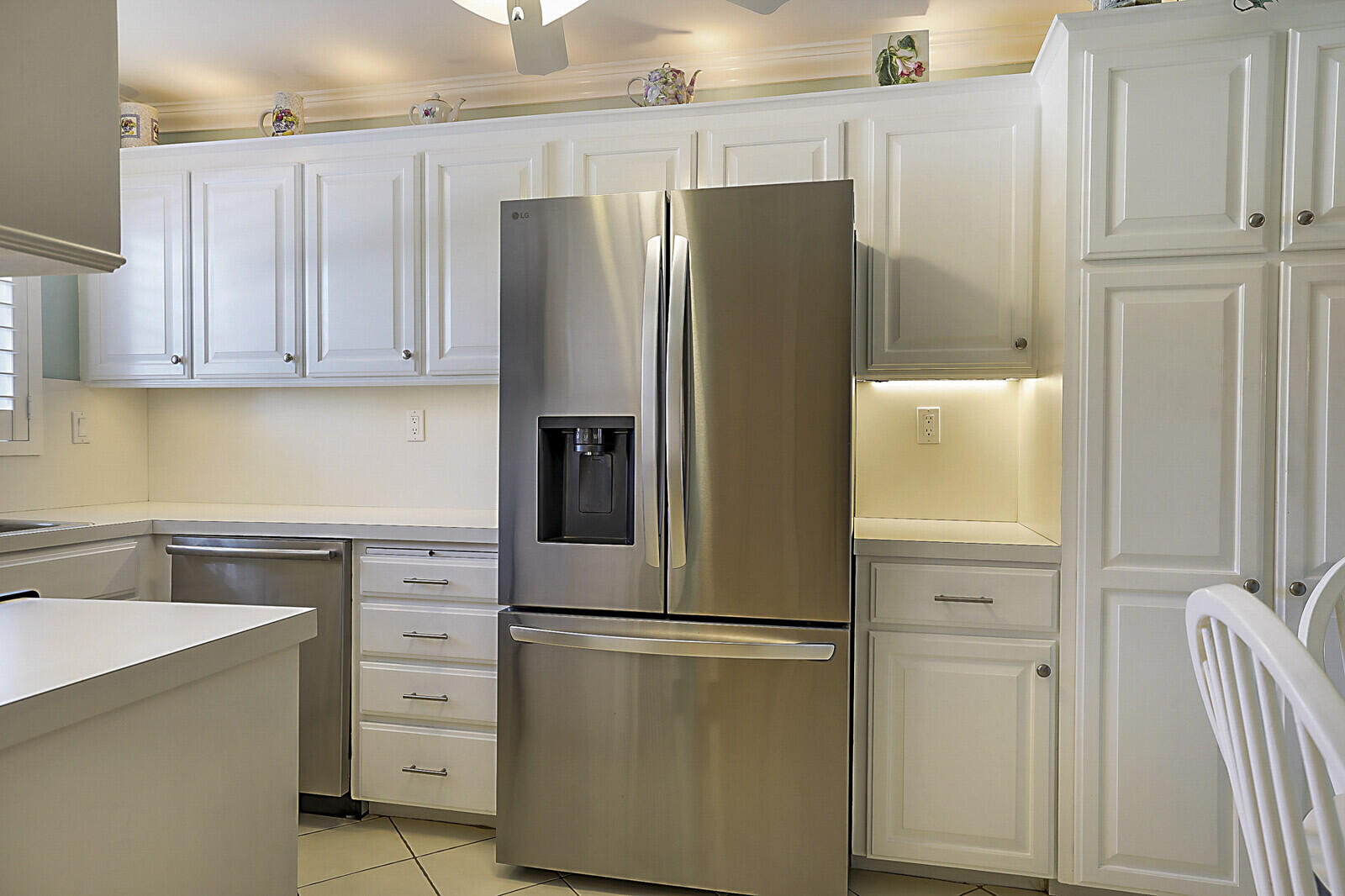 HARBOUR EAST HOUSE CONDO - Residential