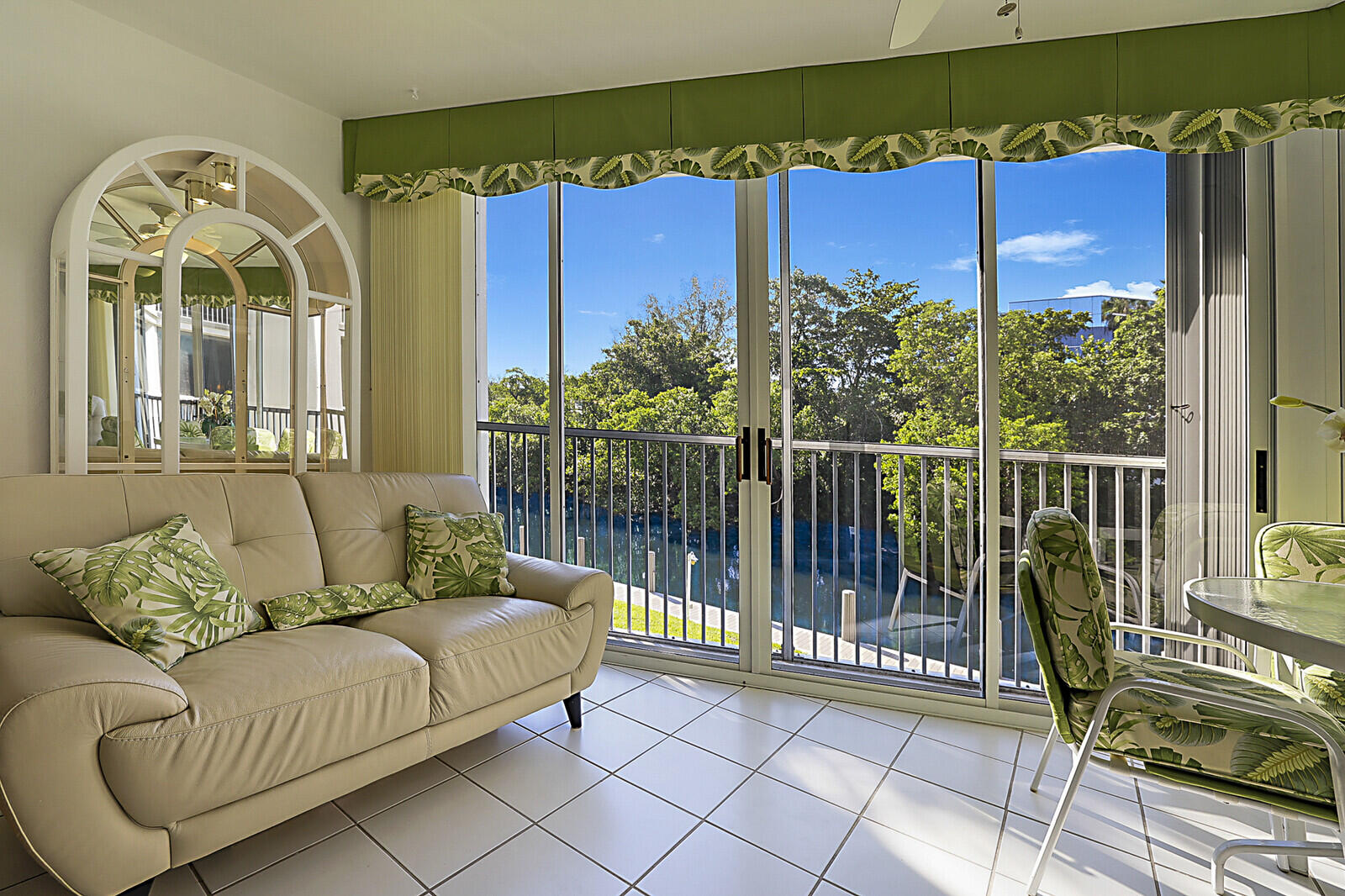 HARBOUR EAST HOUSE CONDO - Residential