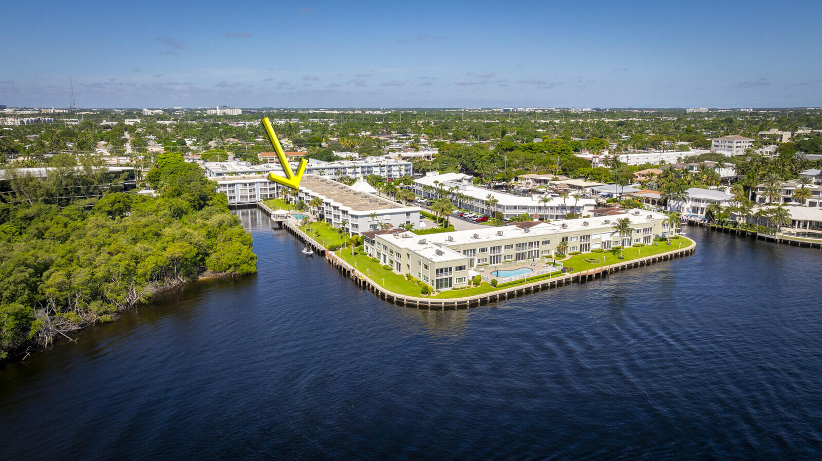HARBOUR EAST HOUSE CONDO - Residential