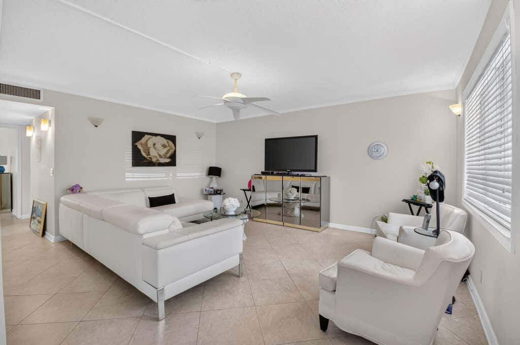 Photo of 352 PIEDMONT H, Delray Beach, FL 33484 (MLS # B26057063)