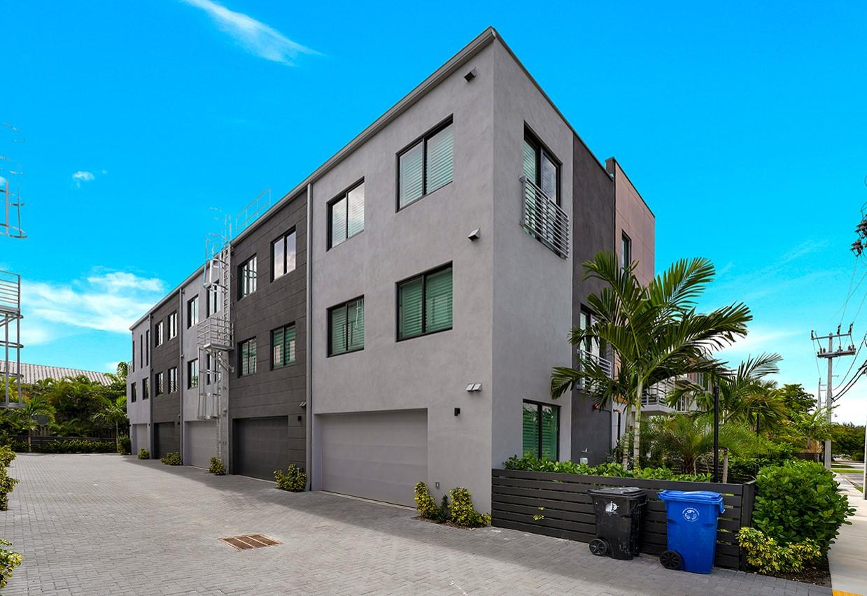 912 Victoria - Residential