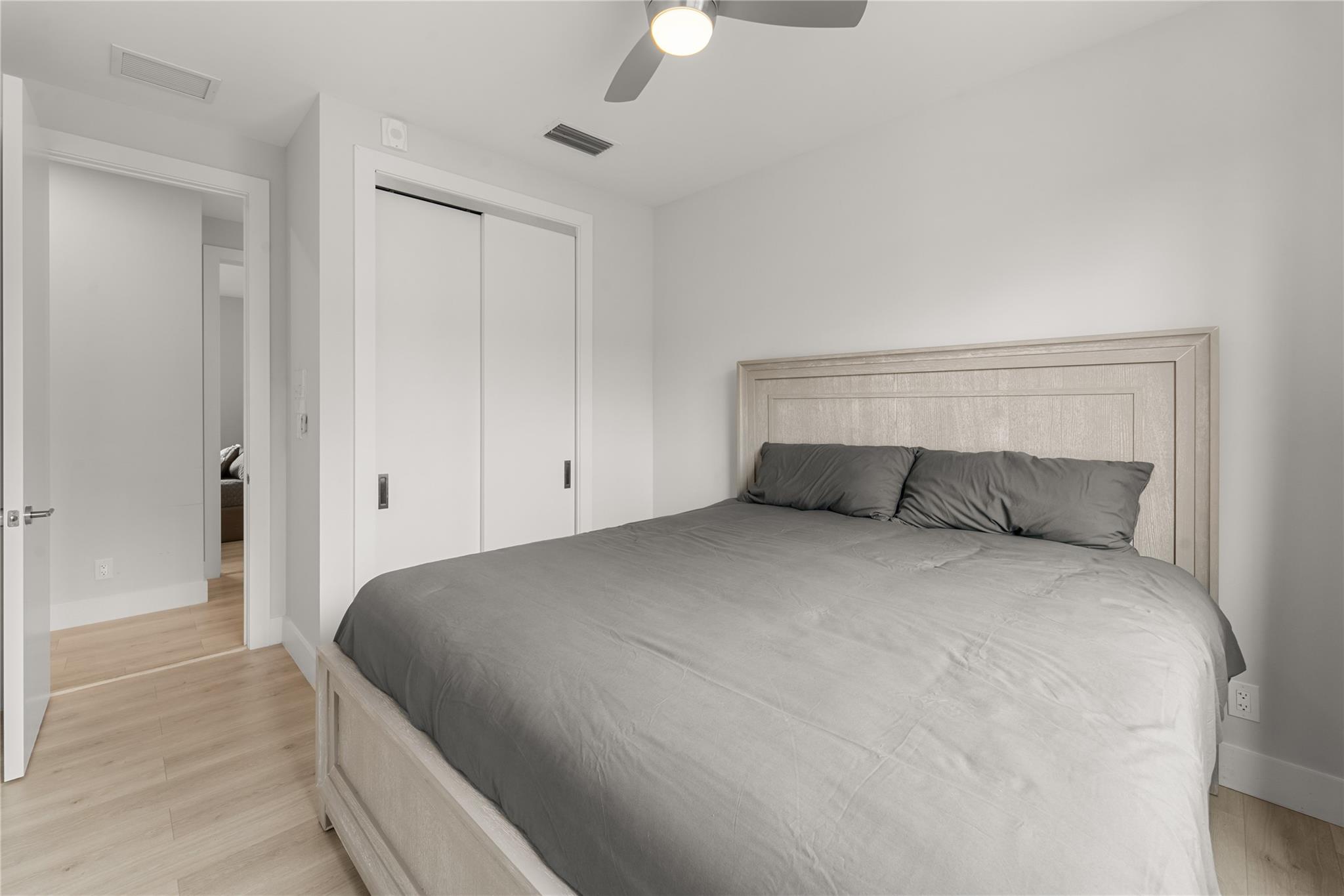 912 Victoria - Residential
