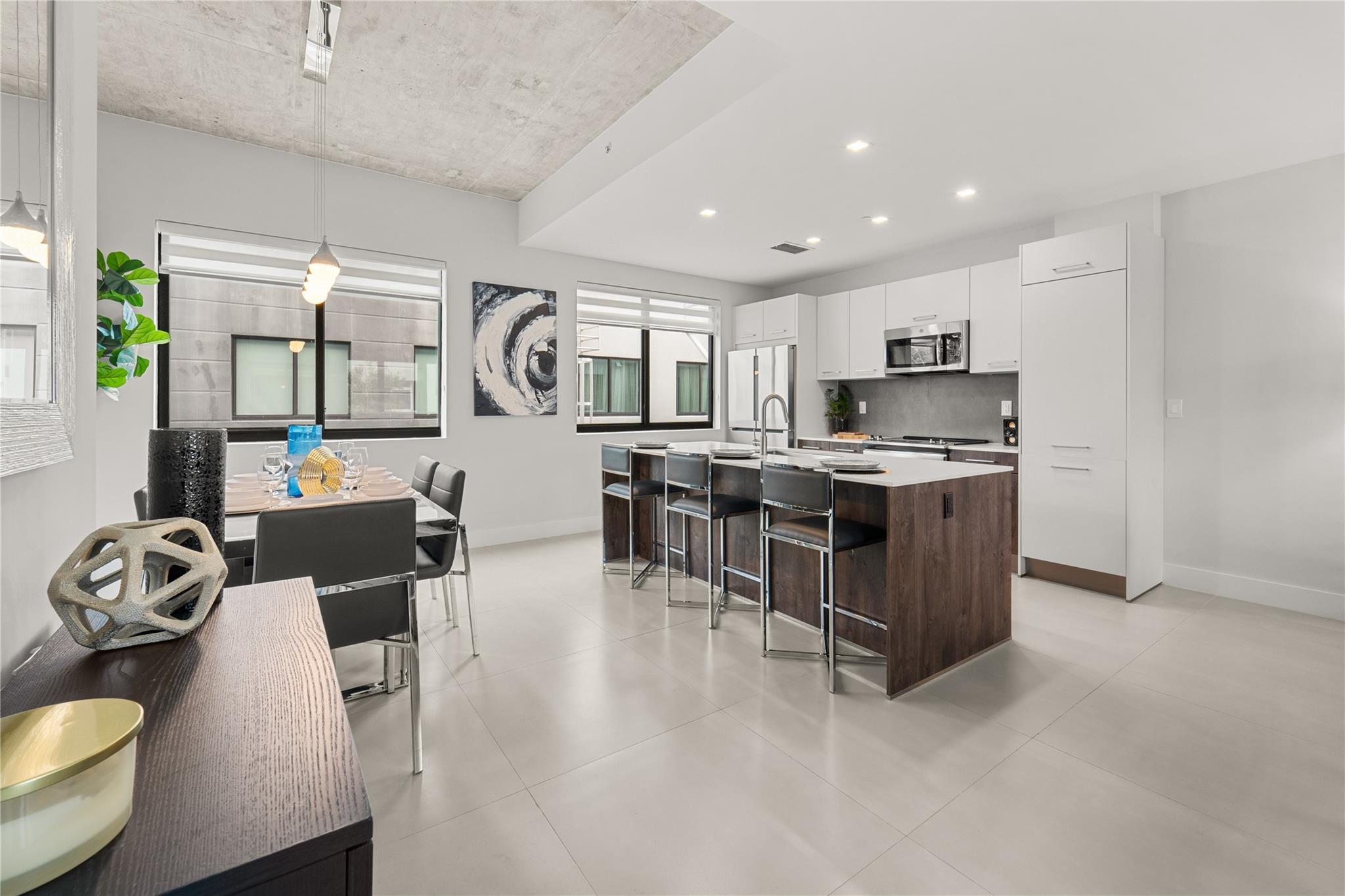912 Victoria - Residential
