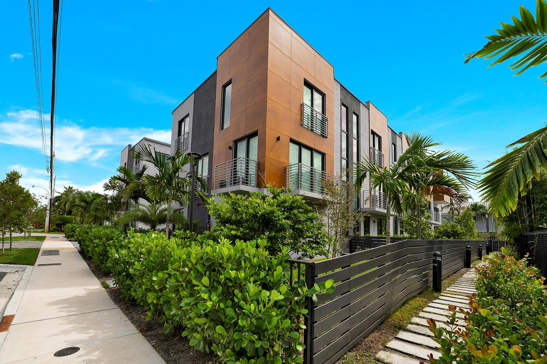 912 Victoria - Residential