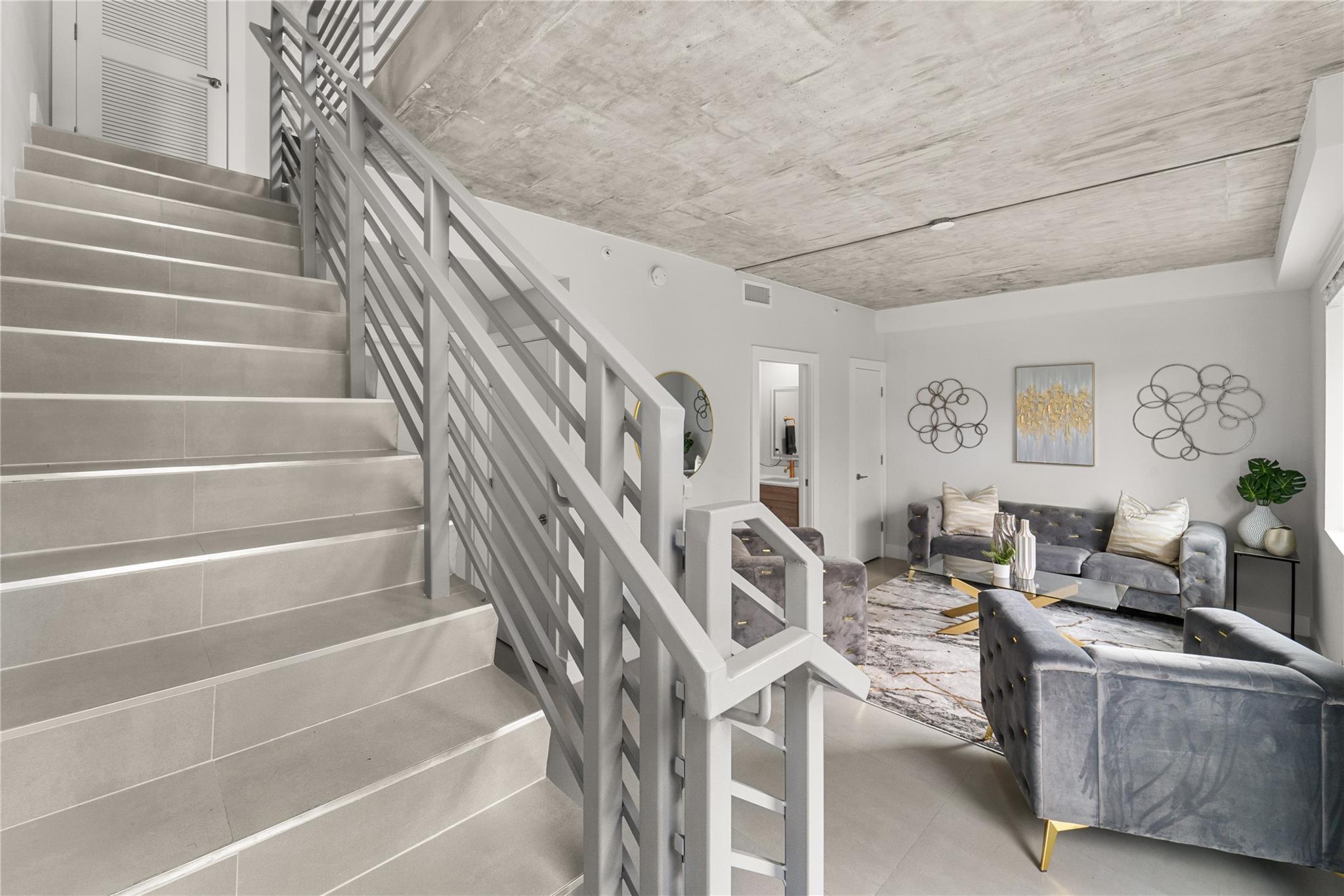 912 Victoria - Residential
