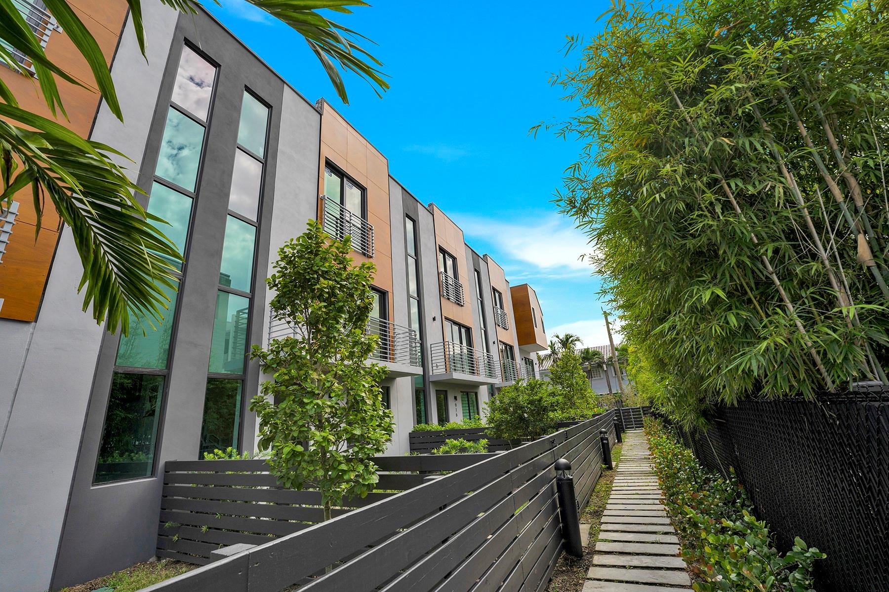 912 Victoria - Residential