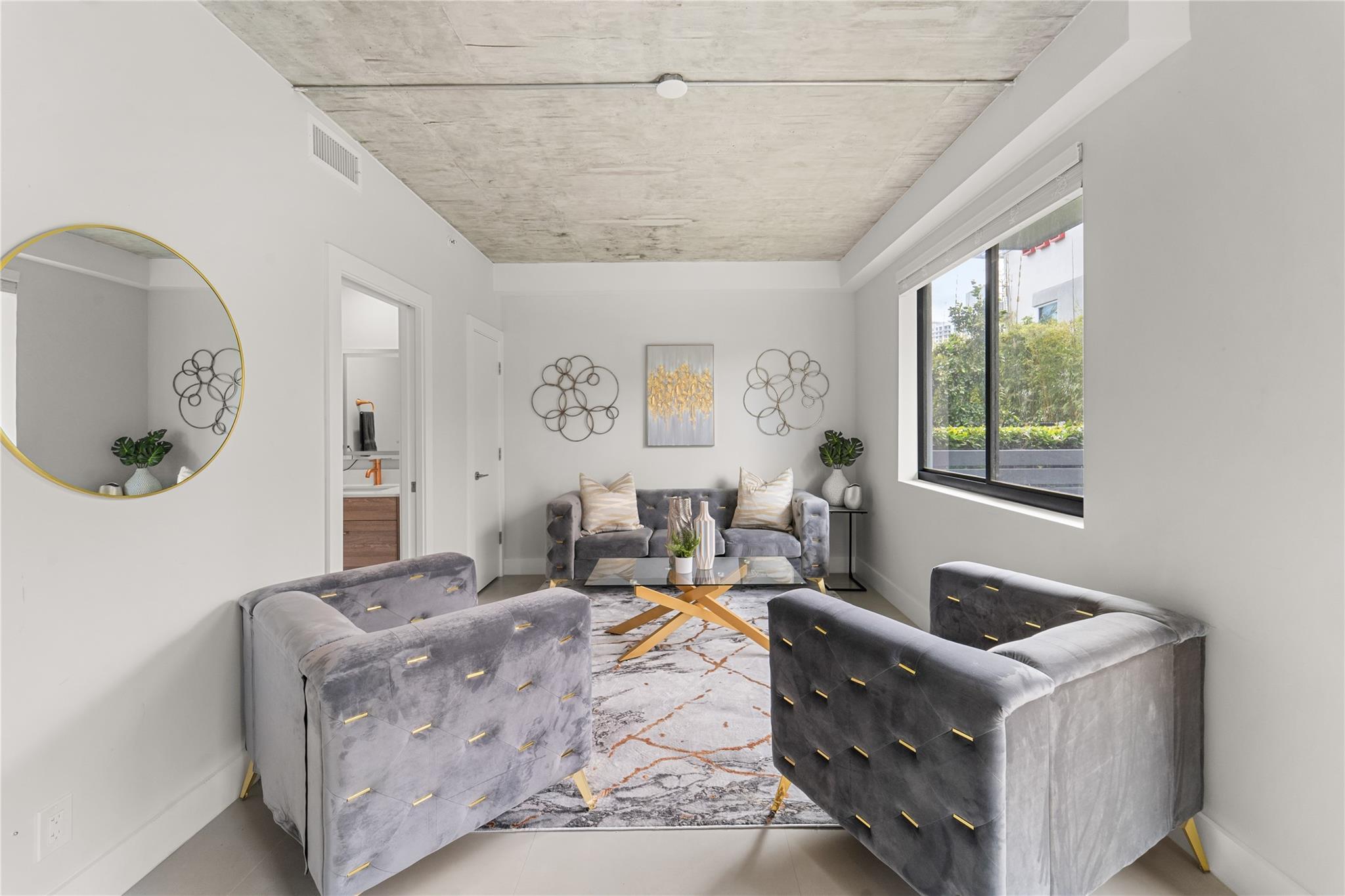 912 Victoria - Residential