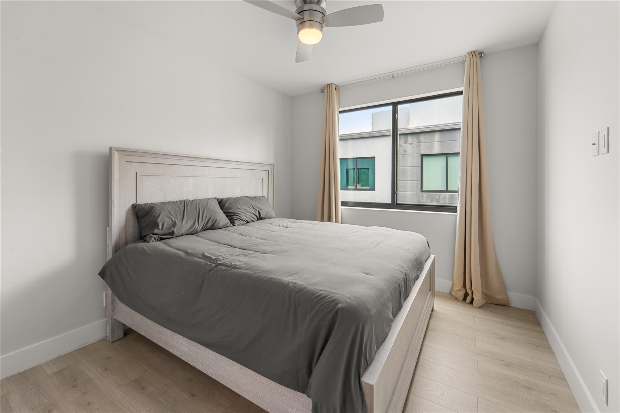 912 Victoria - Residential