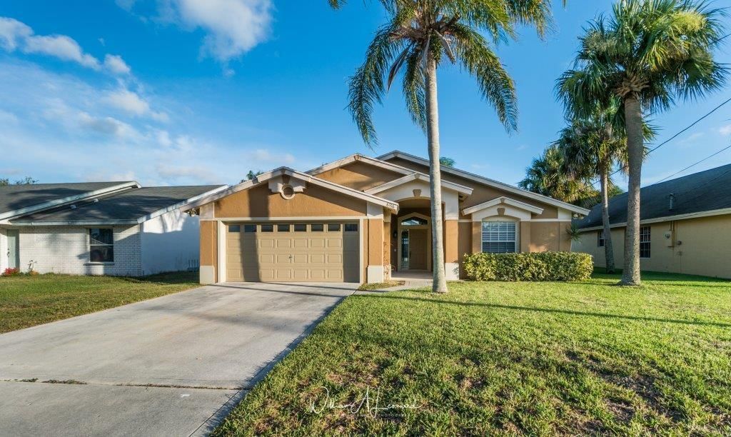 Photo of 6316 Ungerer Street, Jupiter, FL 33458 (MLS # R10907062)