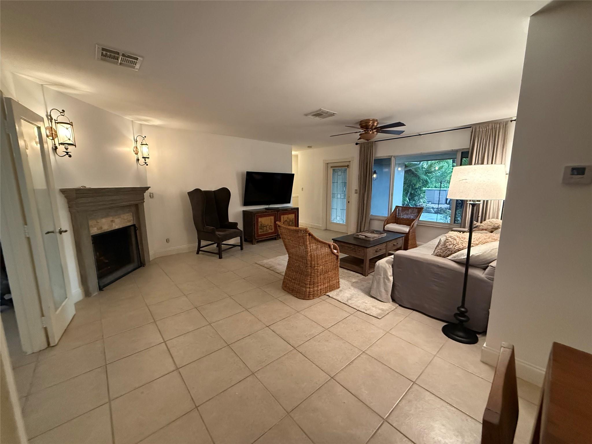 2200 NE 19th Ave