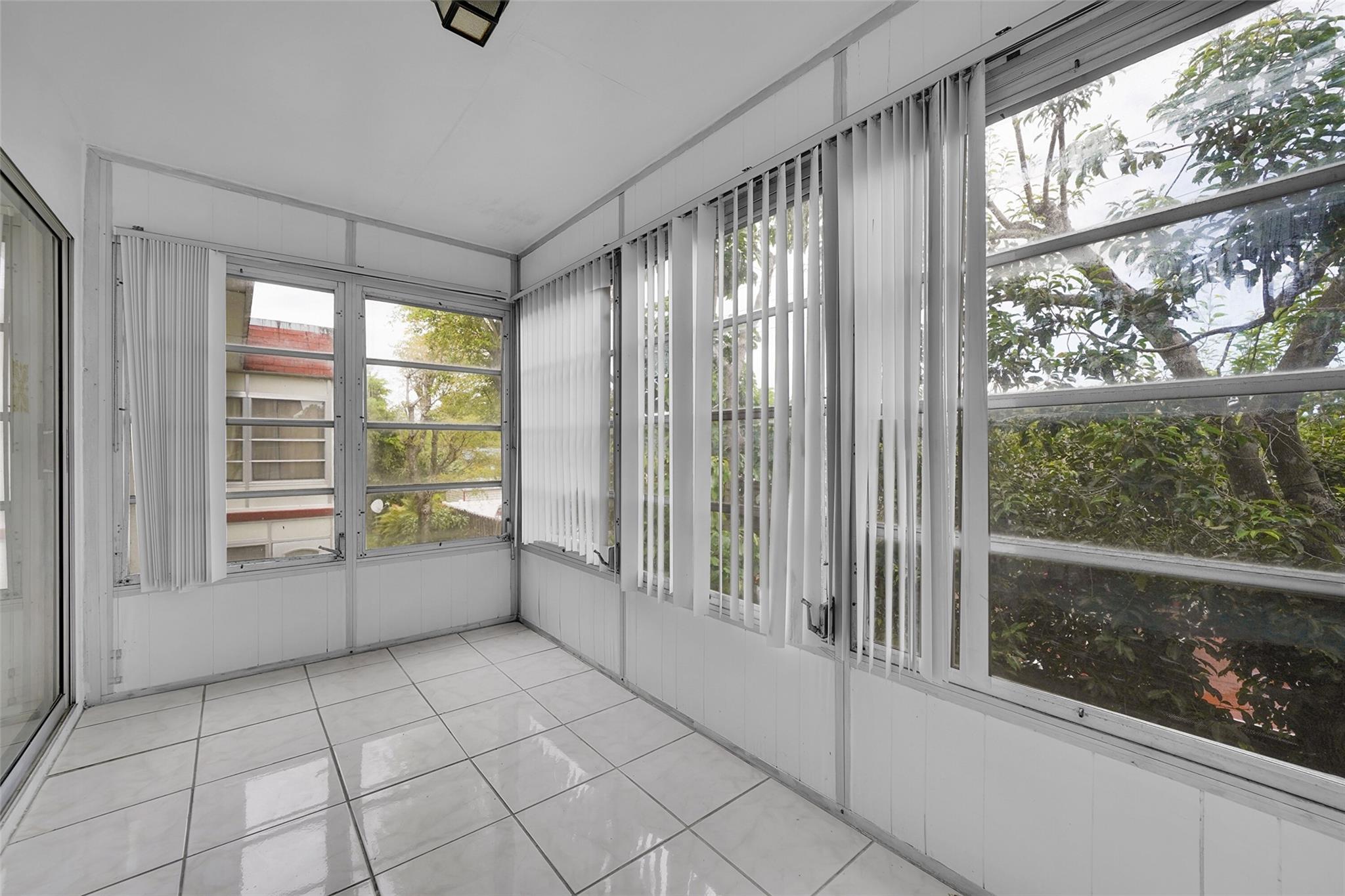Lauderdale Oaks - Residential Lease