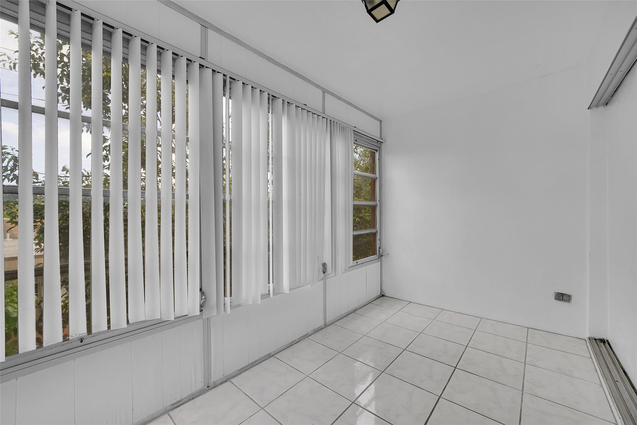 Lauderdale Oaks - Residential Lease