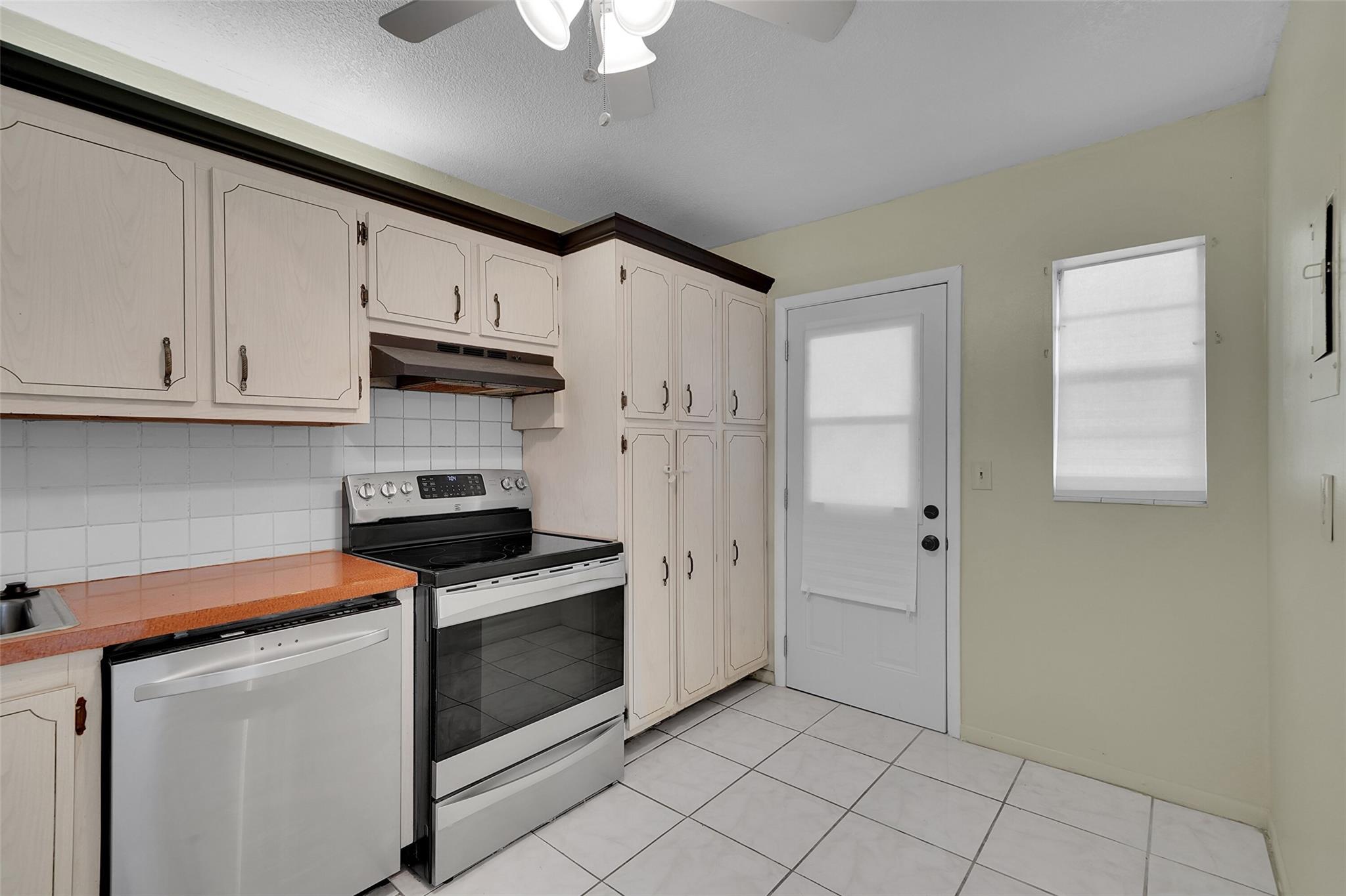 Lauderdale Oaks - Residential Lease