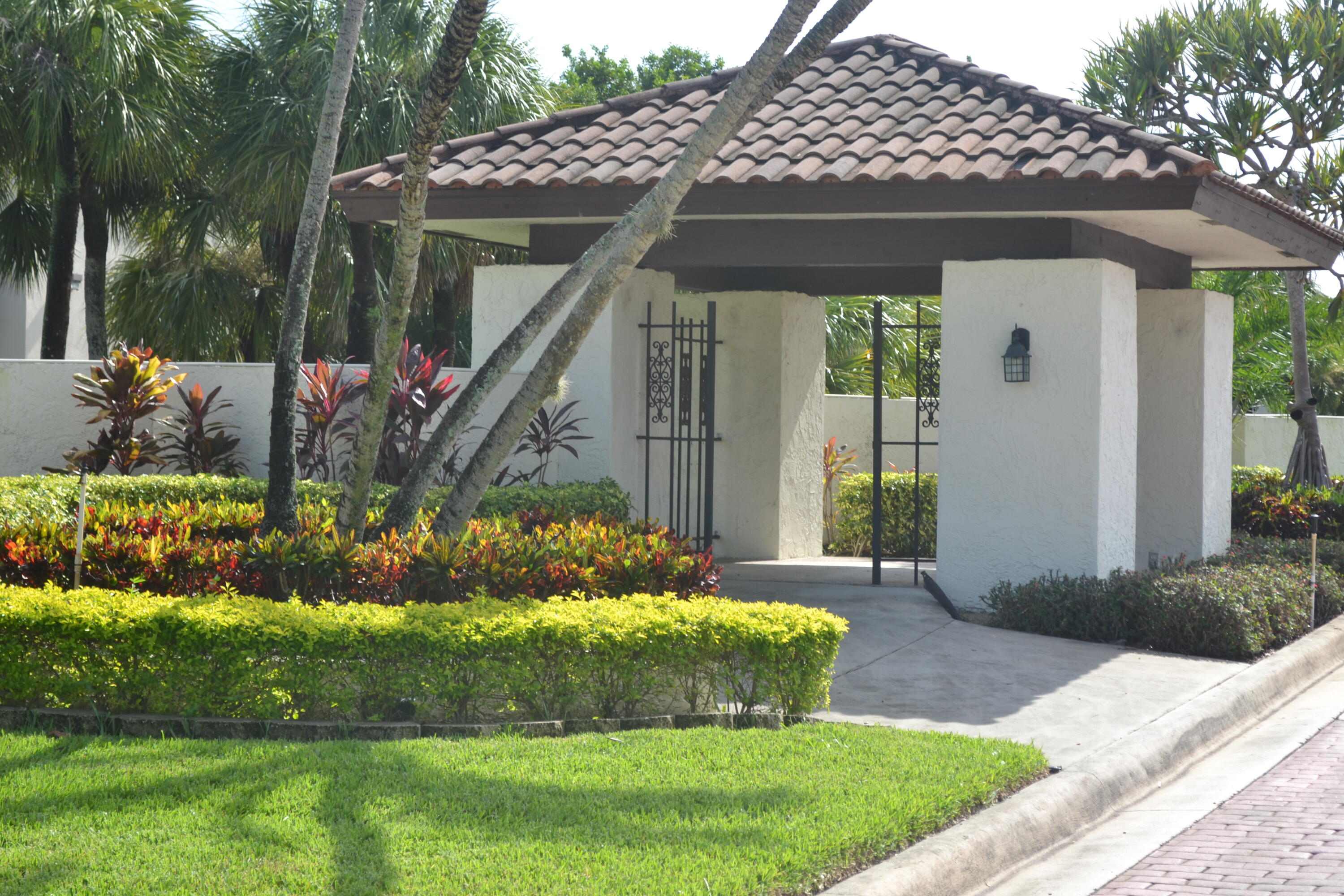 PARK AT WINDWOOD CONDO - Residential