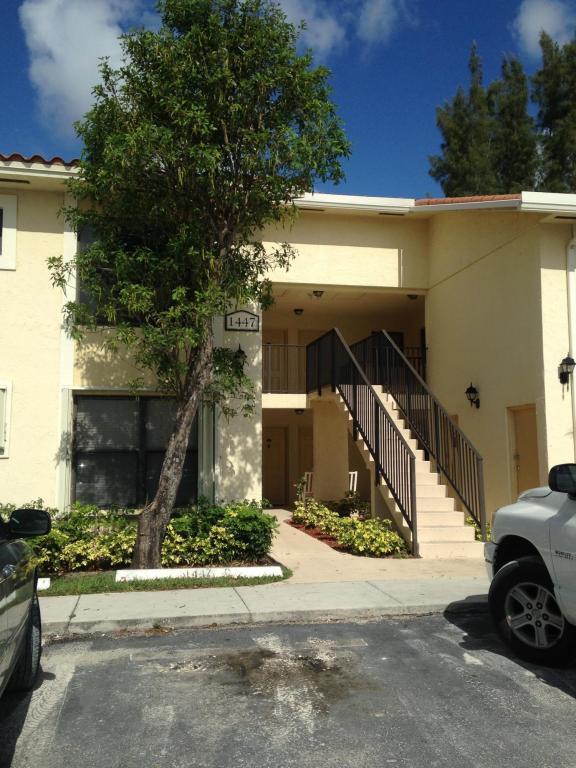 Great location. 2/2 with Tile in all unit and fresh paint.