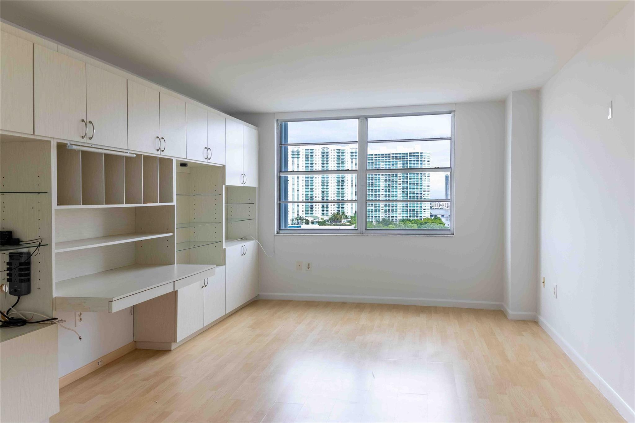 ADMIRALS PORT CONDO - Residential
