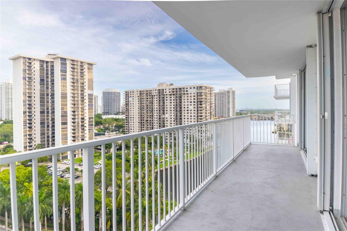 ADMIRALS PORT CONDO - Residential