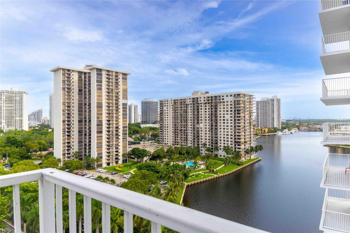 ADMIRALS PORT CONDO - Residential