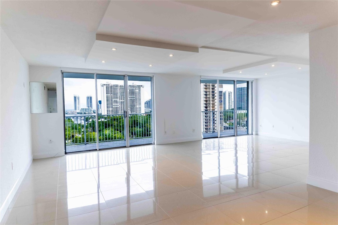 ADMIRALS PORT CONDO - Residential